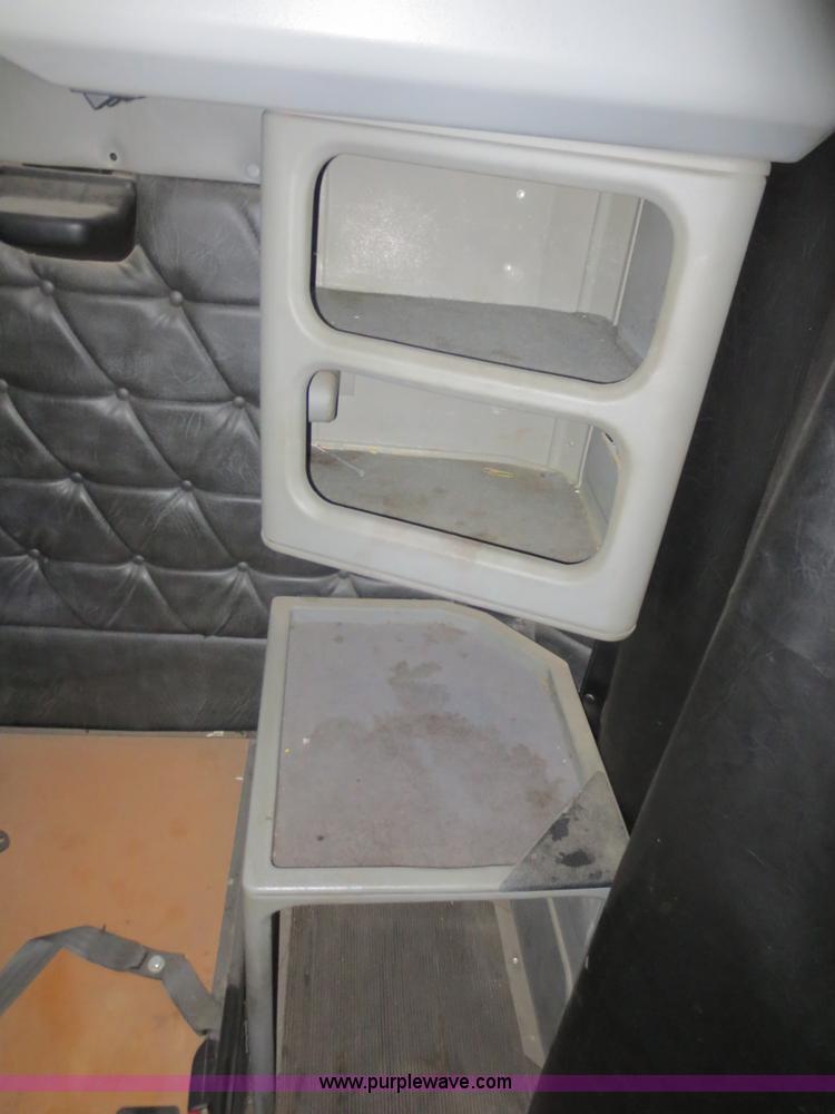 image for item D5808 2004 Freightliner FLD132 XL Classic semi truck