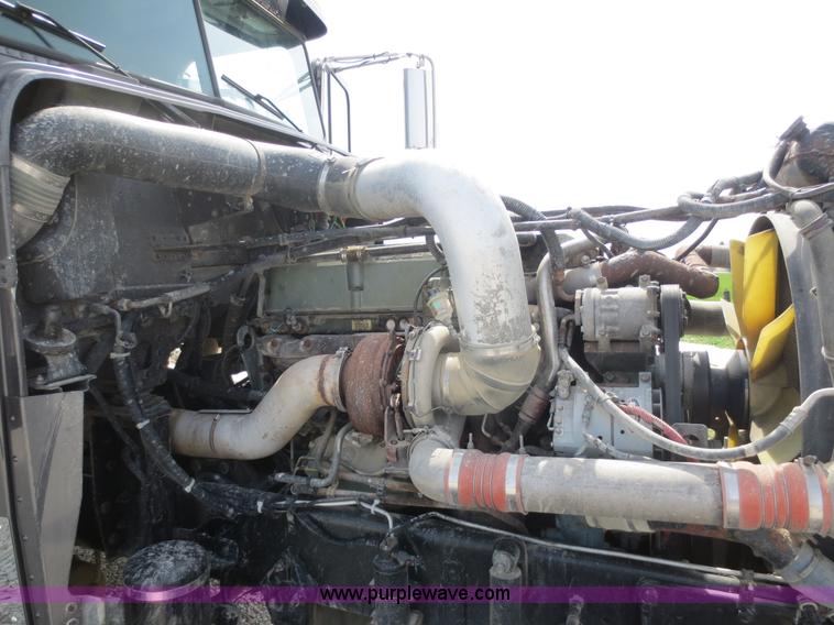 image for item D5808 2004 Freightliner FLD132 XL Classic semi truck