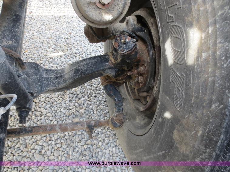 image for item D5808 2004 Freightliner FLD132 XL Classic semi truck