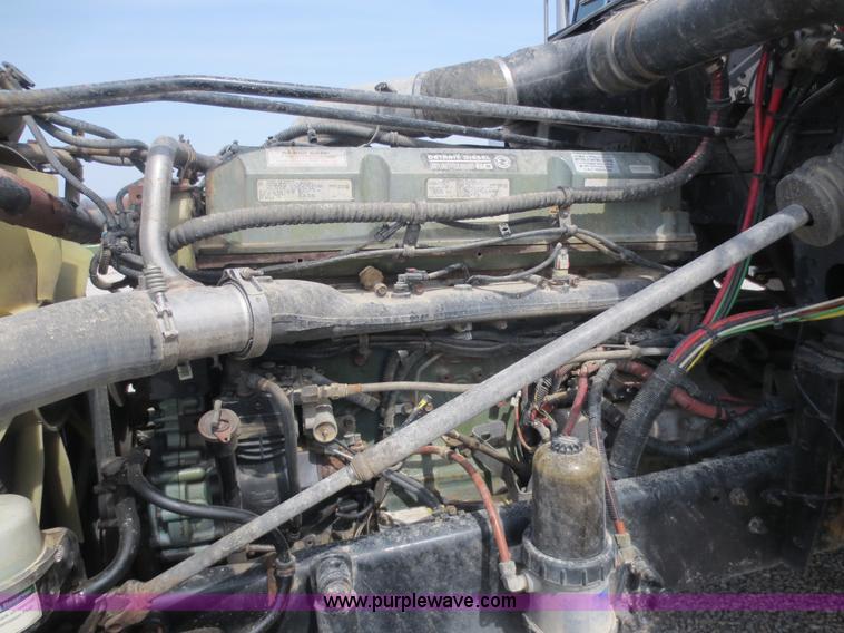 image for item D5808 2004 Freightliner FLD132 XL Classic semi truck