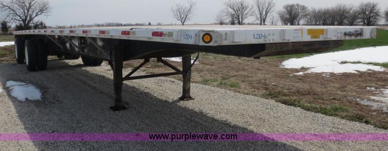 image for item D5809 2000 Utility 48' flatbed semi trailer