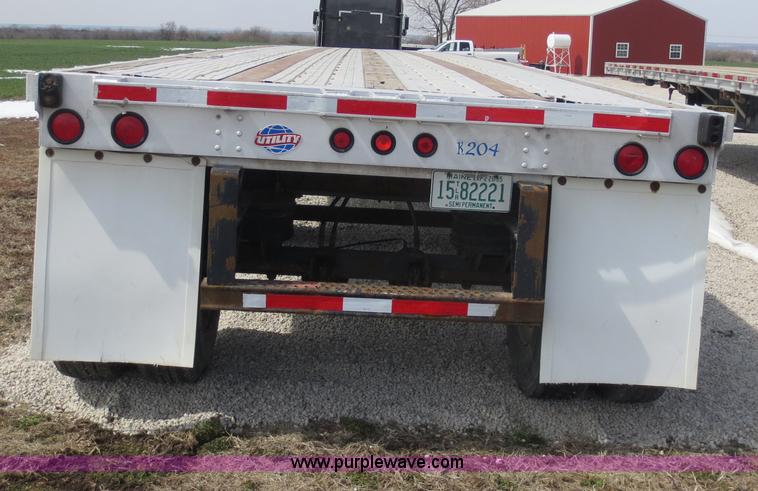 image for item D5809 2000 Utility 48' flatbed semi trailer