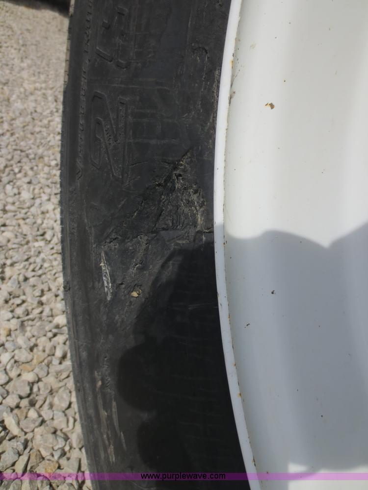 image for item D5809 2000 Utility 48' flatbed semi trailer