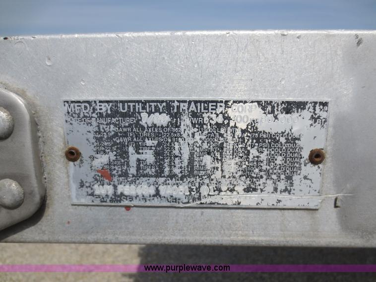 image for item D5809 2000 Utility 48' flatbed semi trailer