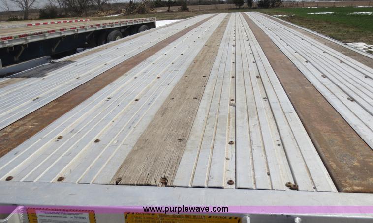 image for item D5809 2000 Utility 48' flatbed semi trailer