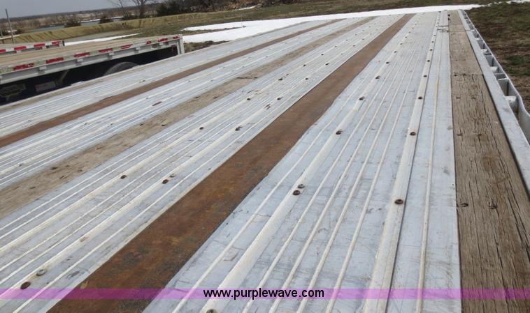 image for item D5809 2000 Utility 48' flatbed semi trailer