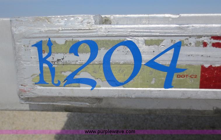 image for item D5809 2000 Utility 48' flatbed semi trailer