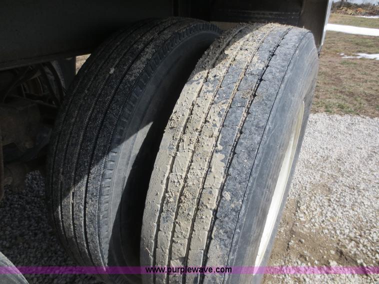 image for item D5811 2002 Merritt 42' double hopper grain trailer