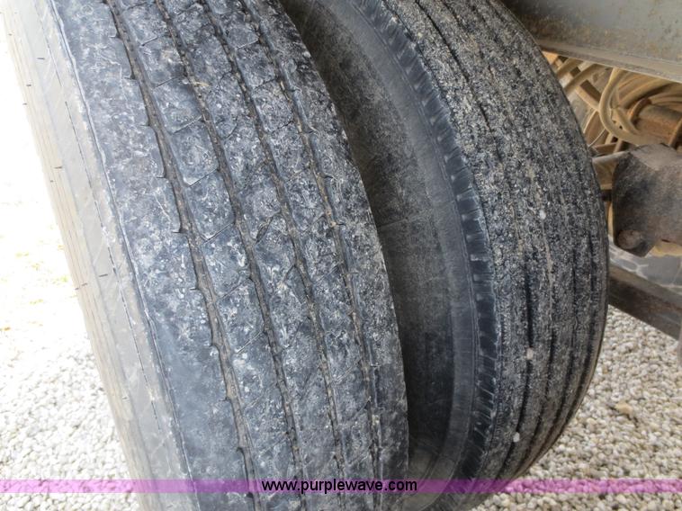 image for item D5811 2002 Merritt 42' double hopper grain trailer