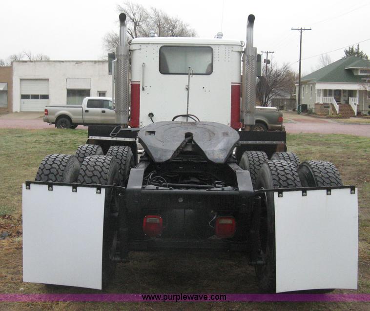 image for item E3395 1996 International F9370 semi truck