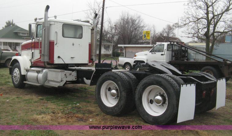 image for item E3395 1996 International F9370 semi truck