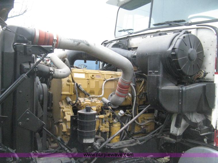 image for item E3395 1996 International F9370 semi truck