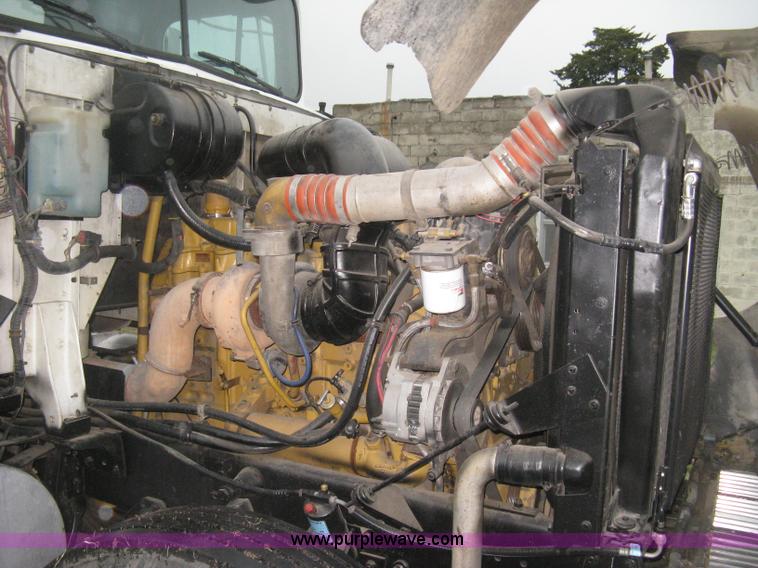 image for item E3395 1996 International F9370 semi truck