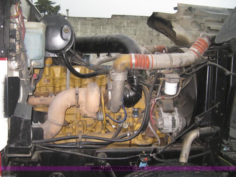 image for item E3395 1996 International F9370 semi truck