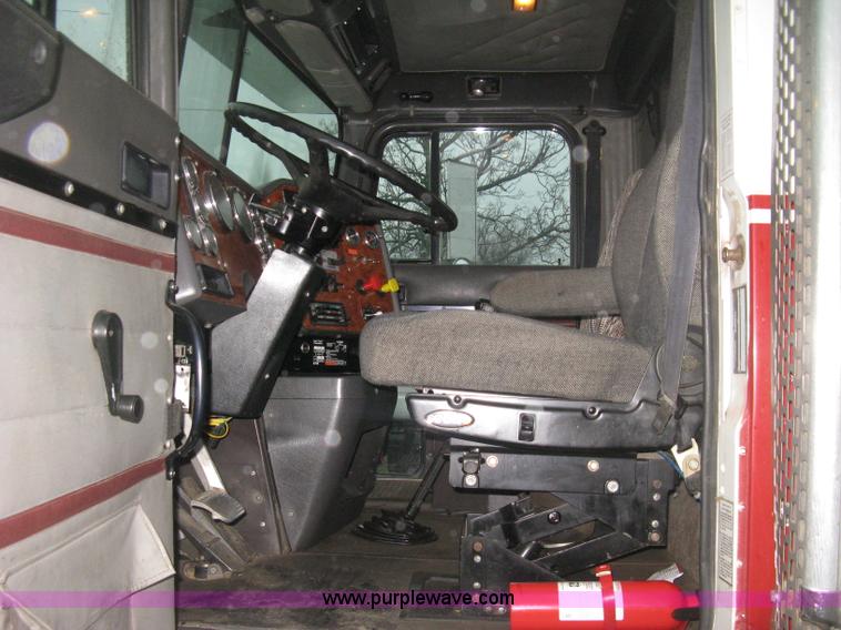 image for item E3395 1996 International F9370 semi truck