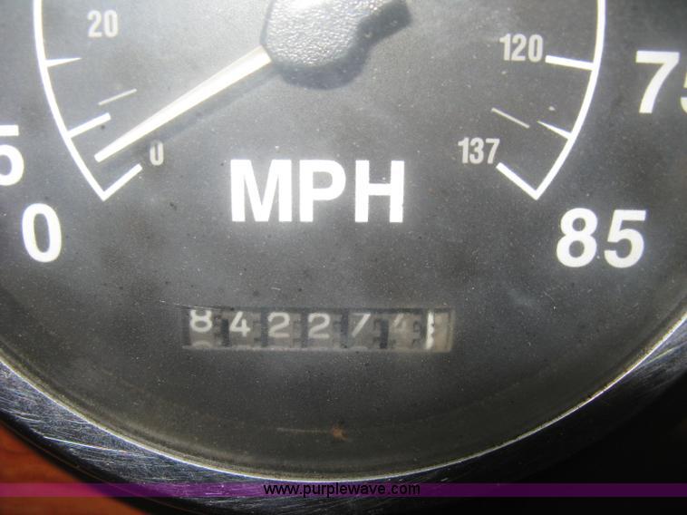 image for item E3395 1996 International F9370 semi truck