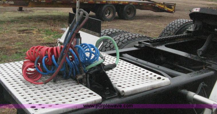 image for item E3395 1996 International F9370 semi truck