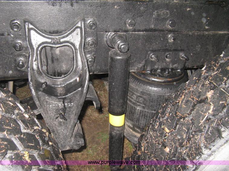 image for item E3395 1996 International F9370 semi truck