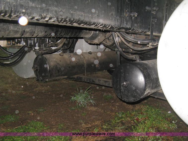 image for item E3395 1996 International F9370 semi truck