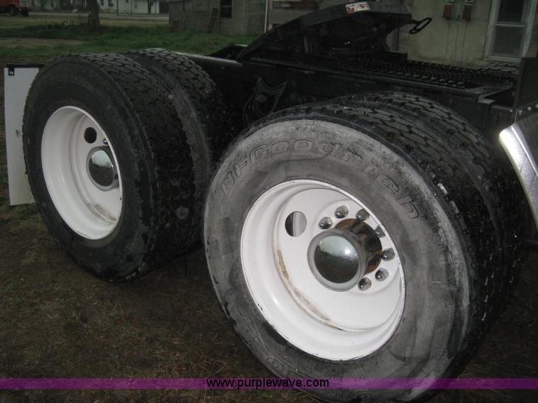 image for item E3395 1996 International F9370 semi truck