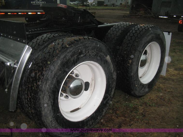 image for item E3395 1996 International F9370 semi truck