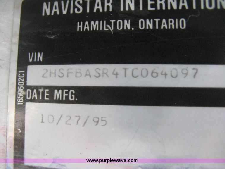 image for item E3395 1996 International F9370 semi truck