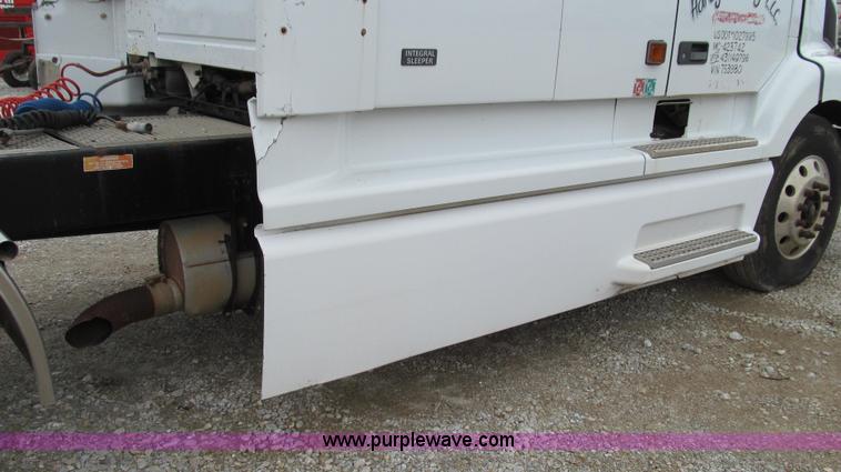 image for item E3896 1998 Volvo VN semi truck