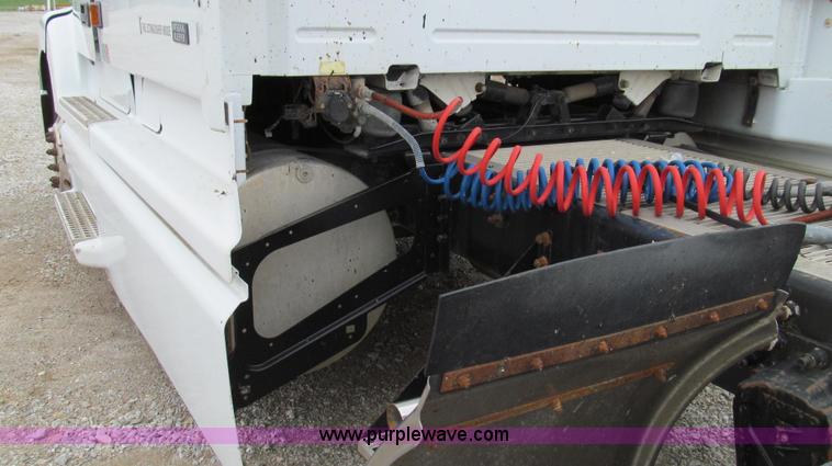 image for item E3896 1998 Volvo VN semi truck