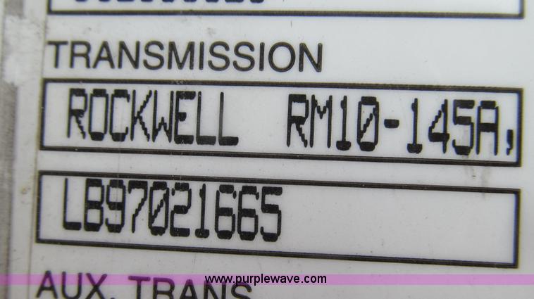 image for item E3896 1998 Volvo VN semi truck