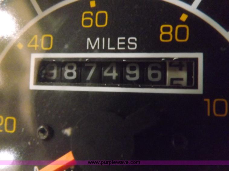 image for item F8750 1995 Kenworth T800B semi truck