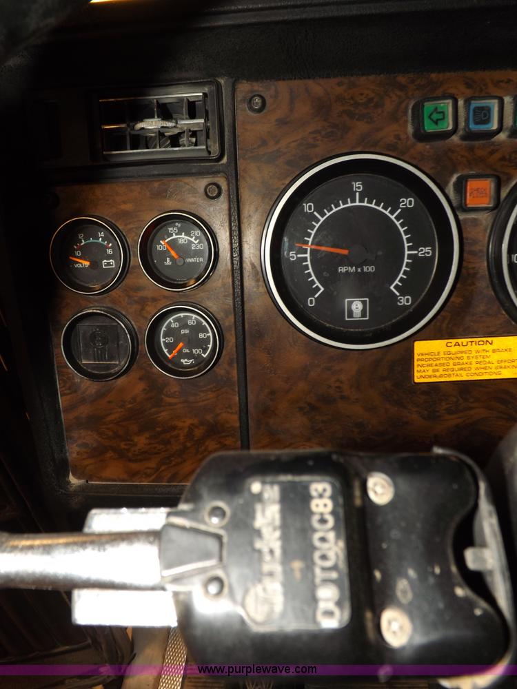 image for item F8750 1995 Kenworth T800B semi truck