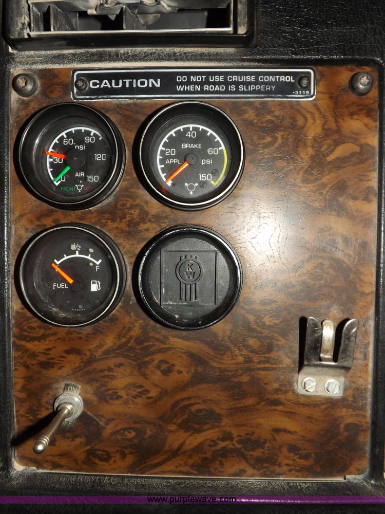 image for item F8750 1995 Kenworth T800B semi truck