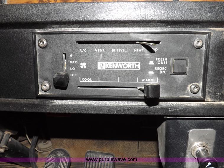 image for item F8750 1995 Kenworth T800B semi truck