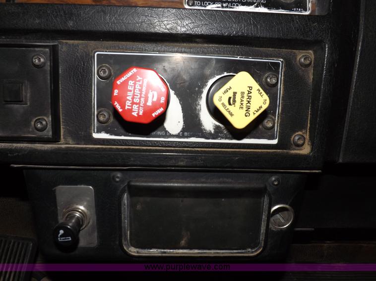 image for item F8750 1995 Kenworth T800B semi truck