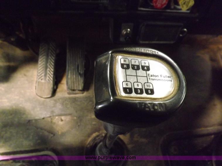 image for item F8750 1995 Kenworth T800B semi truck