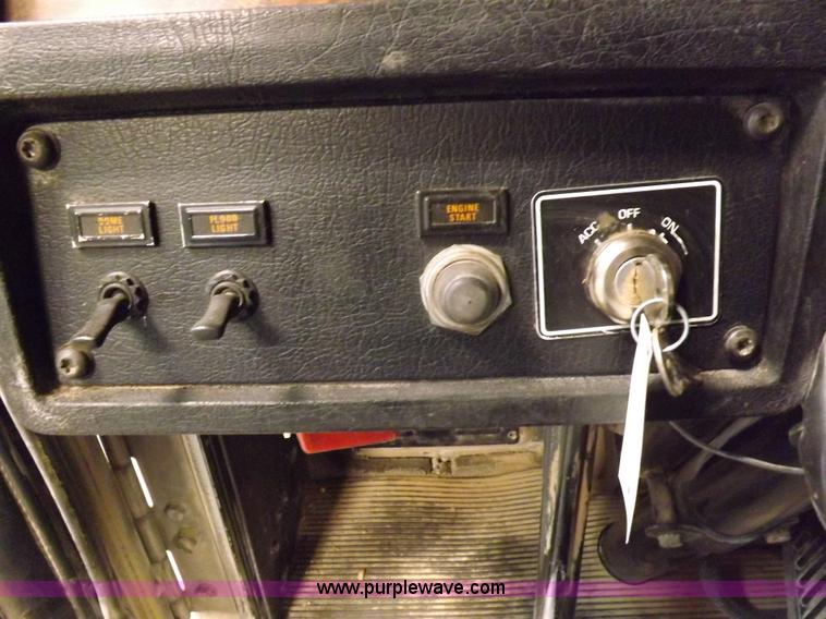 image for item F8750 1995 Kenworth T800B semi truck