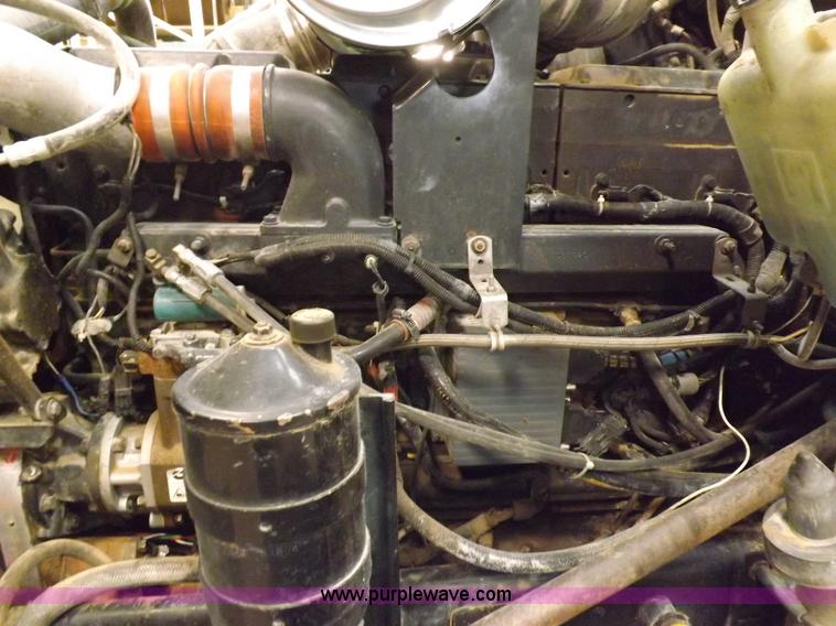 image for item F8750 1995 Kenworth T800B semi truck