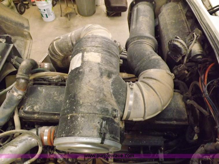 image for item F8750 1995 Kenworth T800B semi truck