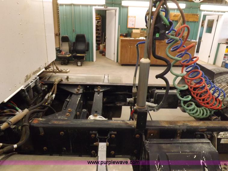 image for item F8750 1995 Kenworth T800B semi truck