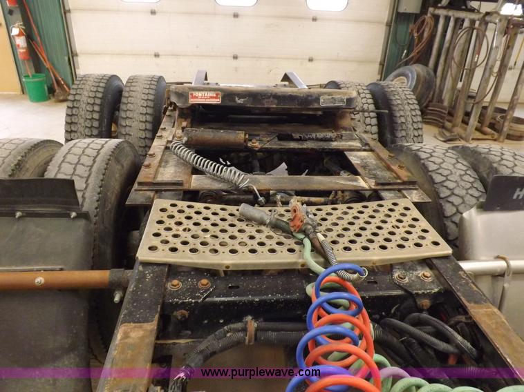 image for item F8750 1995 Kenworth T800B semi truck