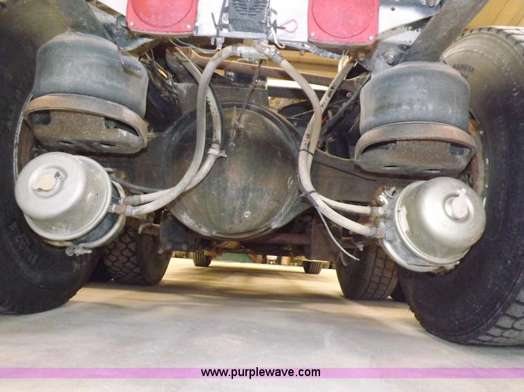 image for item F8750 1995 Kenworth T800B semi truck