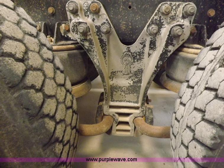 image for item F8750 1995 Kenworth T800B semi truck