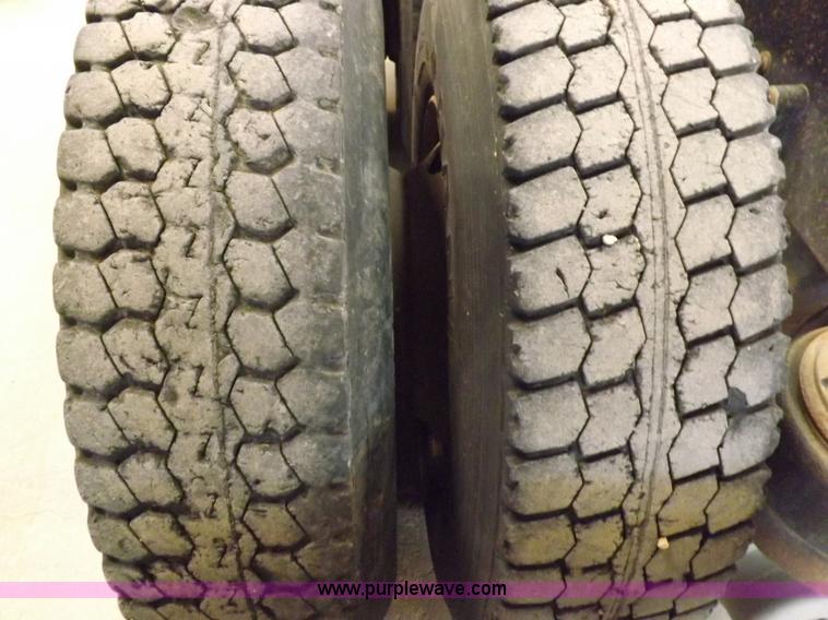 image for item F8750 1995 Kenworth T800B semi truck