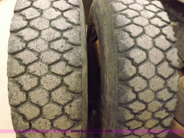 image for item F8750 1995 Kenworth T800B semi truck