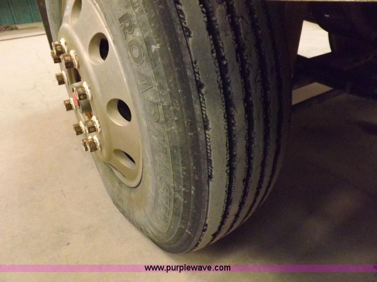 image for item F8750 1995 Kenworth T800B semi truck