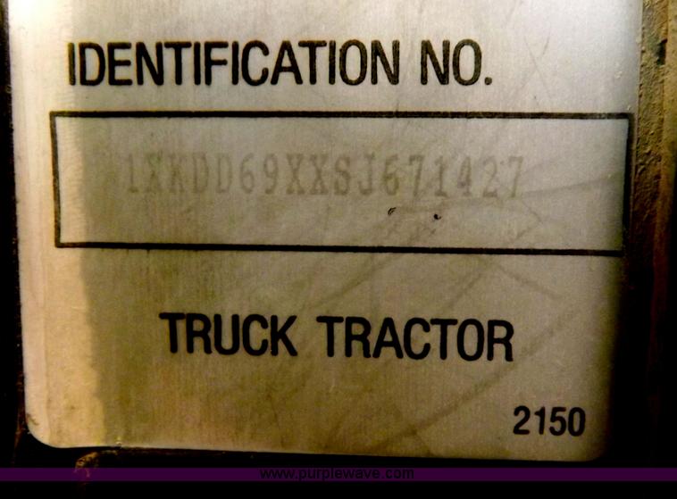 image for item F8750 1995 Kenworth T800B semi truck