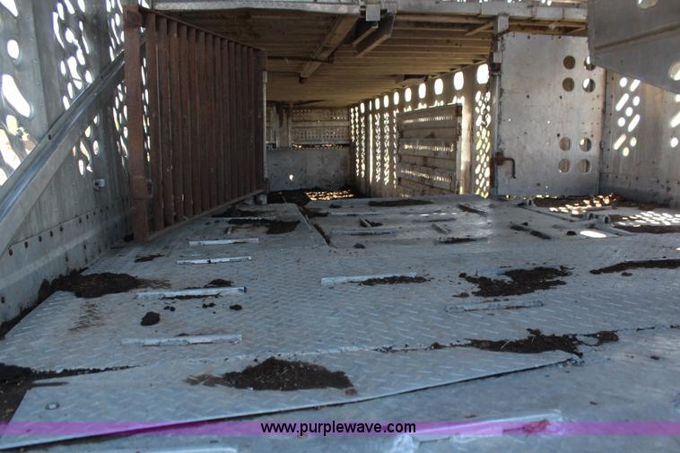 image for item G5346 1986 Wilson 48' cattle pot trailer