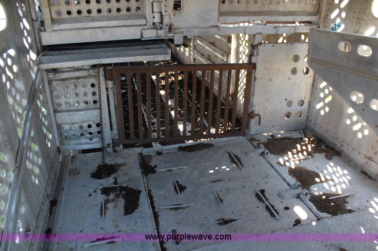 image for item G5346 1986 Wilson 48' cattle pot trailer