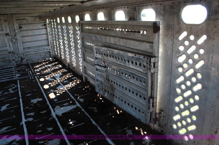 image for item G5346 1986 Wilson 48' cattle pot trailer