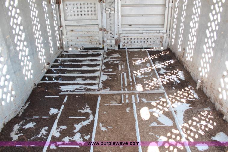 image for item G5346 1986 Wilson 48' cattle pot trailer